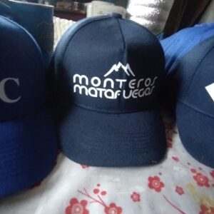 Gorras de gabardina con hebilla